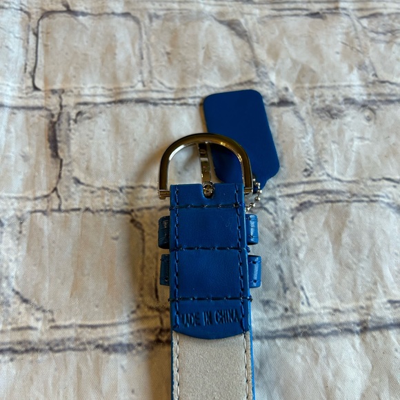 WOMENS BLUE GENUINE LEATHER BELT WITH SILVER BUCKLE WITH HANG TAG - Picture 4 of 8